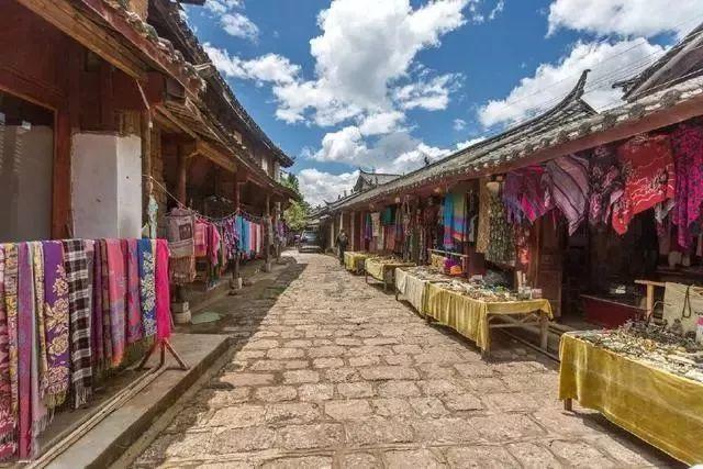 尽享智慧,畅解疑惑——住酒店的床上都放着这条金色的条子。这个是什么东西。。问答网
